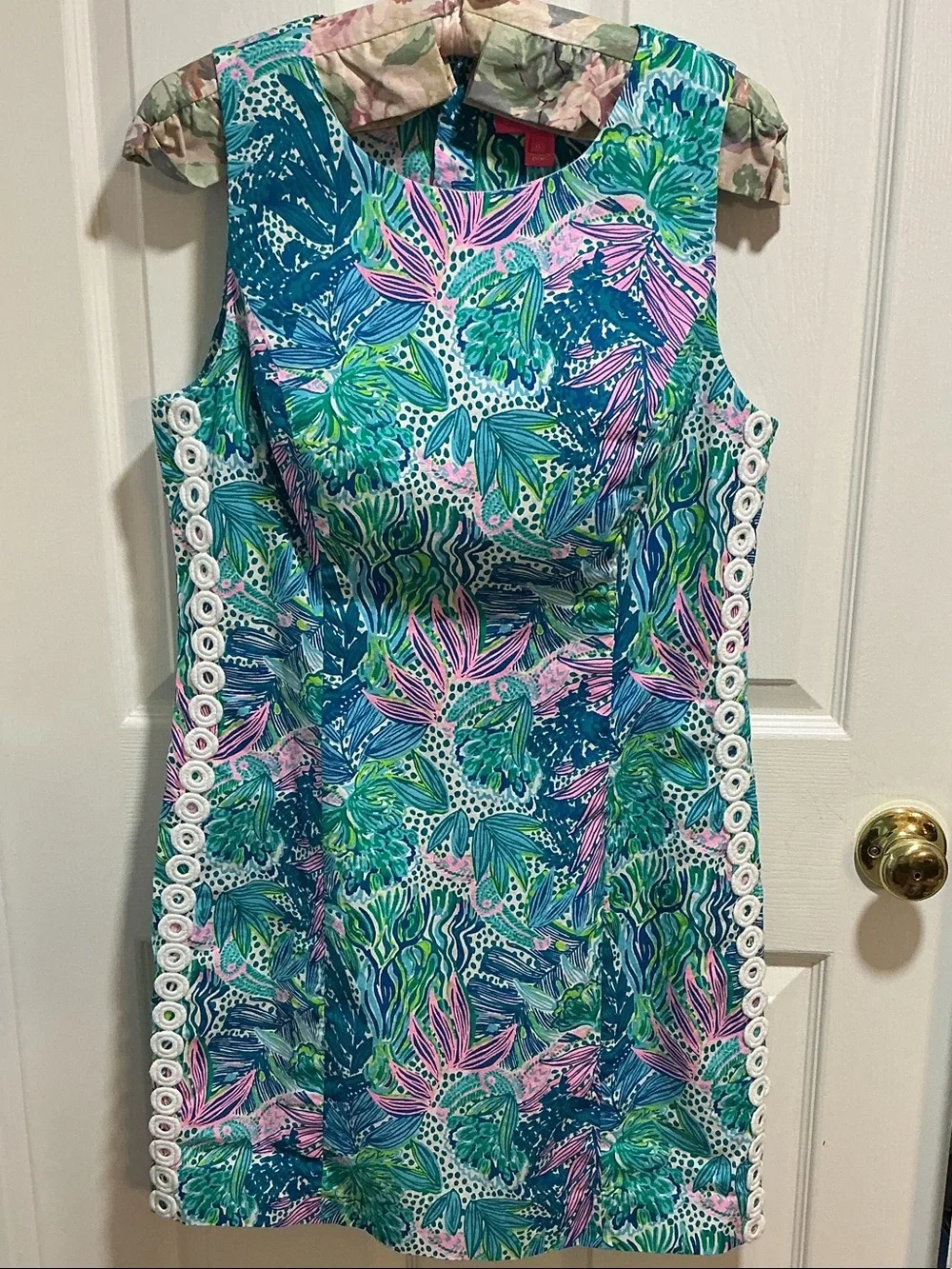Lilly Pulitzer Mila Shift Dress – Botanical Green Holiday in the Sun (Retired) - Picture 1 of 6